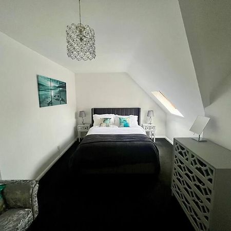 Bs - Luxury Top Floor 4 Bed Apartment With Garage In Town Centre - No Lift สแตรทฟอร์ด อะพอน เอวอน ภายนอก รูปภาพ
