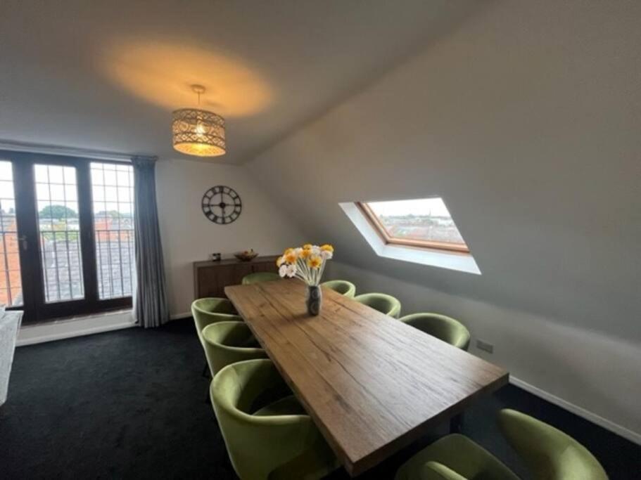 Bs - Luxury Top Floor 4 Bed Apartment With Garage In Town Centre - No Lift สแตรทฟอร์ด อะพอน เอวอน ภายนอก รูปภาพ