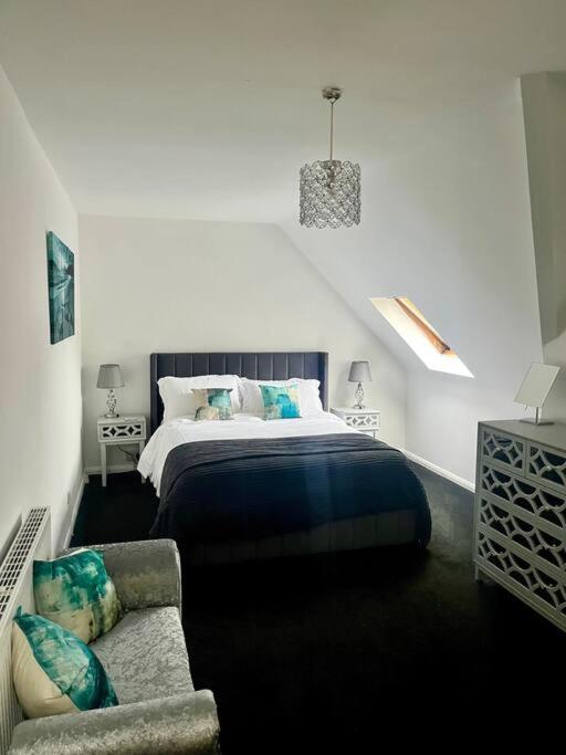Bs - Luxury Top Floor 4 Bed Apartment With Garage In Town Centre - No Lift สแตรทฟอร์ด อะพอน เอวอน ภายนอก รูปภาพ